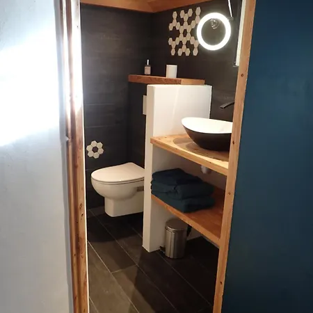 Appartement Sur Les Hauteurs De Mercury Exterior photo